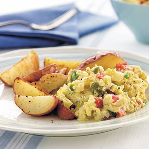 BREAKFAST: POTATO WEDGES WITH SCRAMBLED EGG & TURKEY